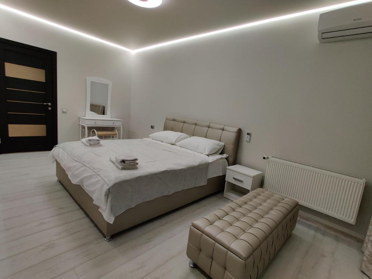 Yarovytsya Vip In The Center Apartment ลุตสกาย ภายนอก รูปภาพ