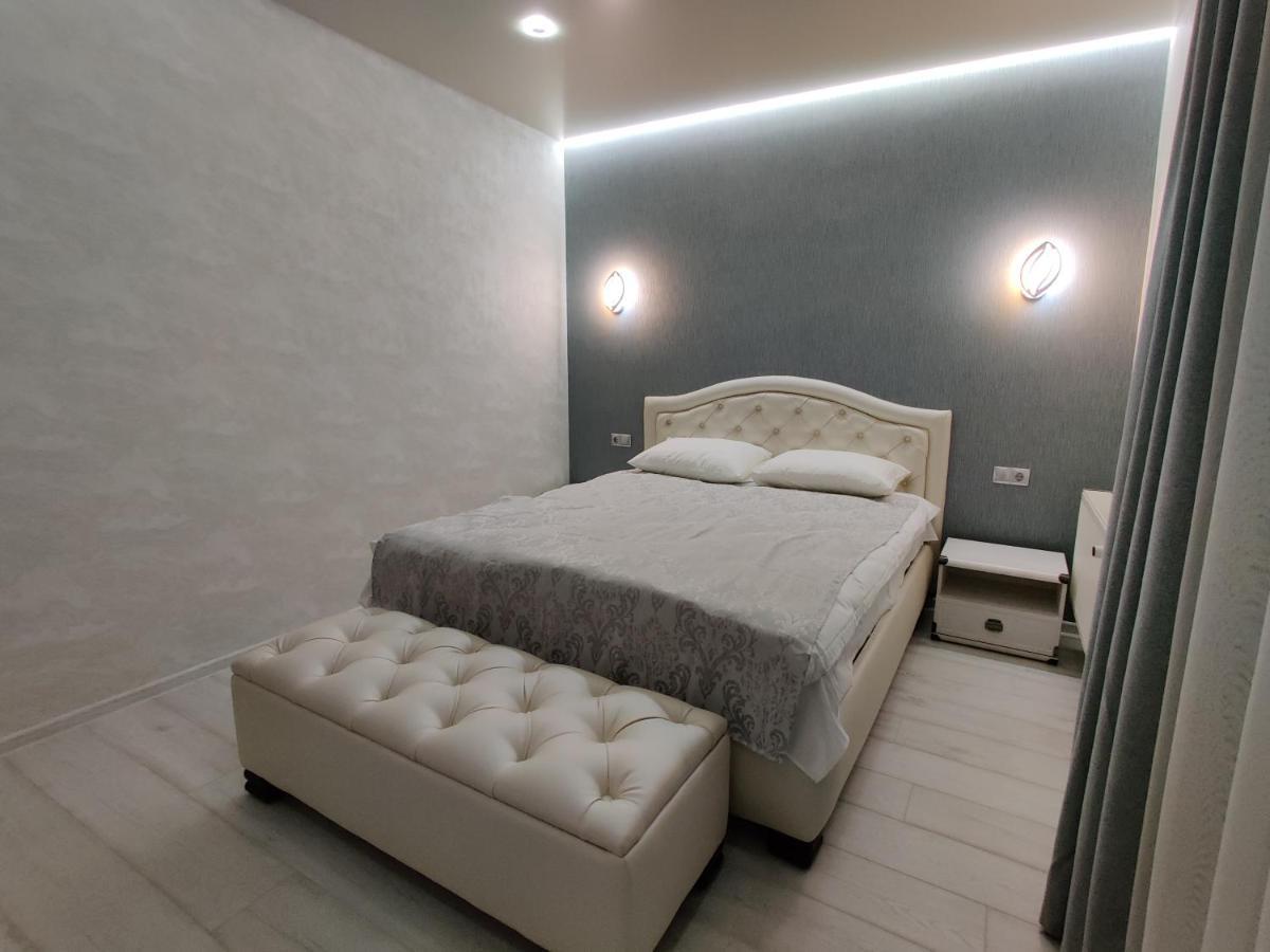 Yarovytsya Vip In The Center Apartment ลุตสกาย ภายนอก รูปภาพ
