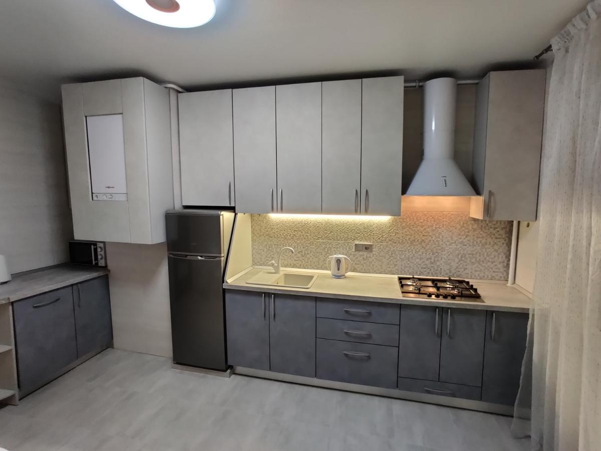Yarovytsya Vip In The Center Apartment ลุตสกาย ภายนอก รูปภาพ